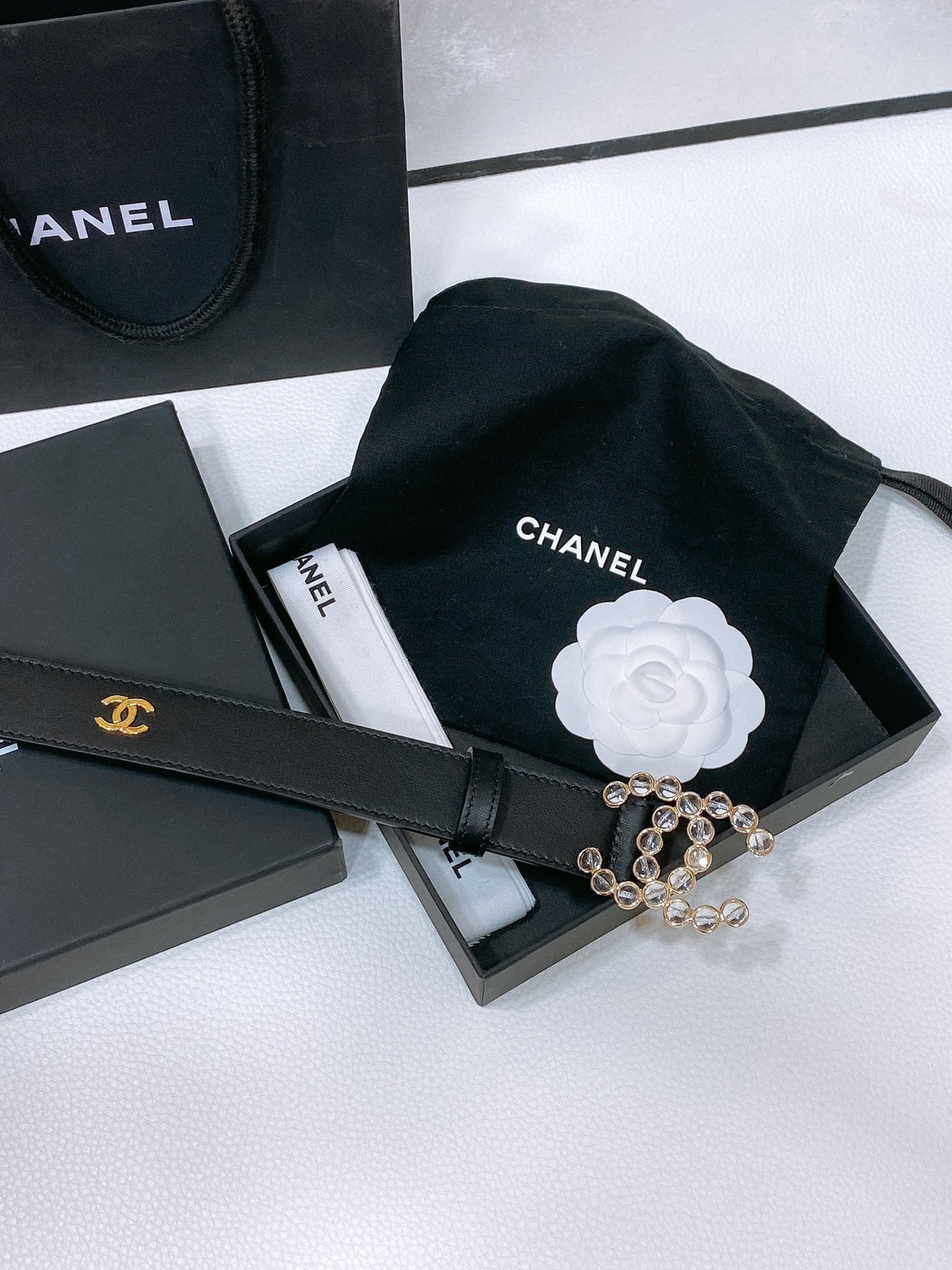CC BELT 30 MM IN BLACK CALFSKIN PEARL LOGO WITH GOLD HARDWARE